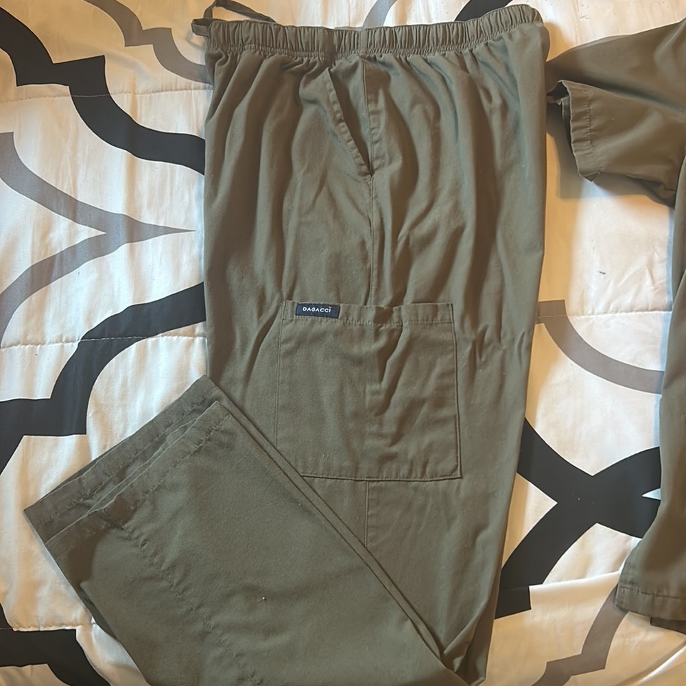 Scrub set - Picture 2 of 5